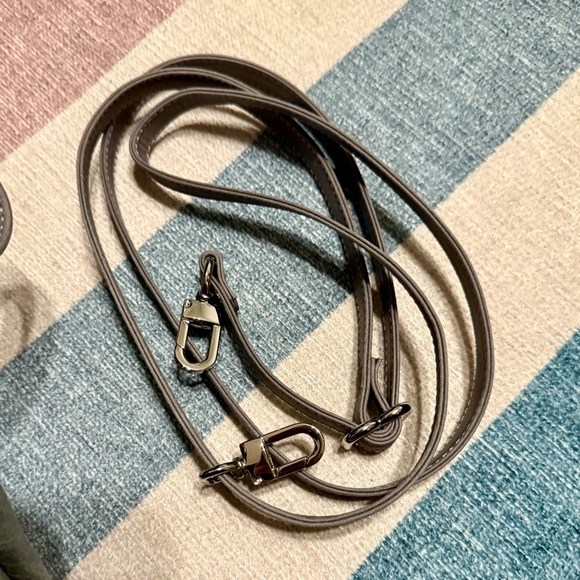 Rough & Tumble Cadet Traveler with Granite Adjustable Strap - Picture 3 of 4